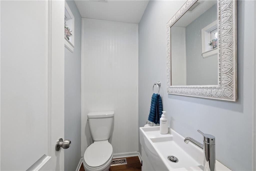 1685 N Sunset Street — photo 6