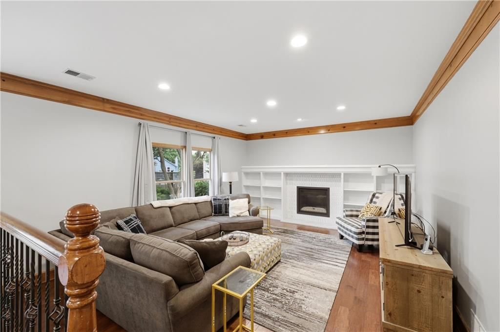1685 N Sunset Street — photo 11