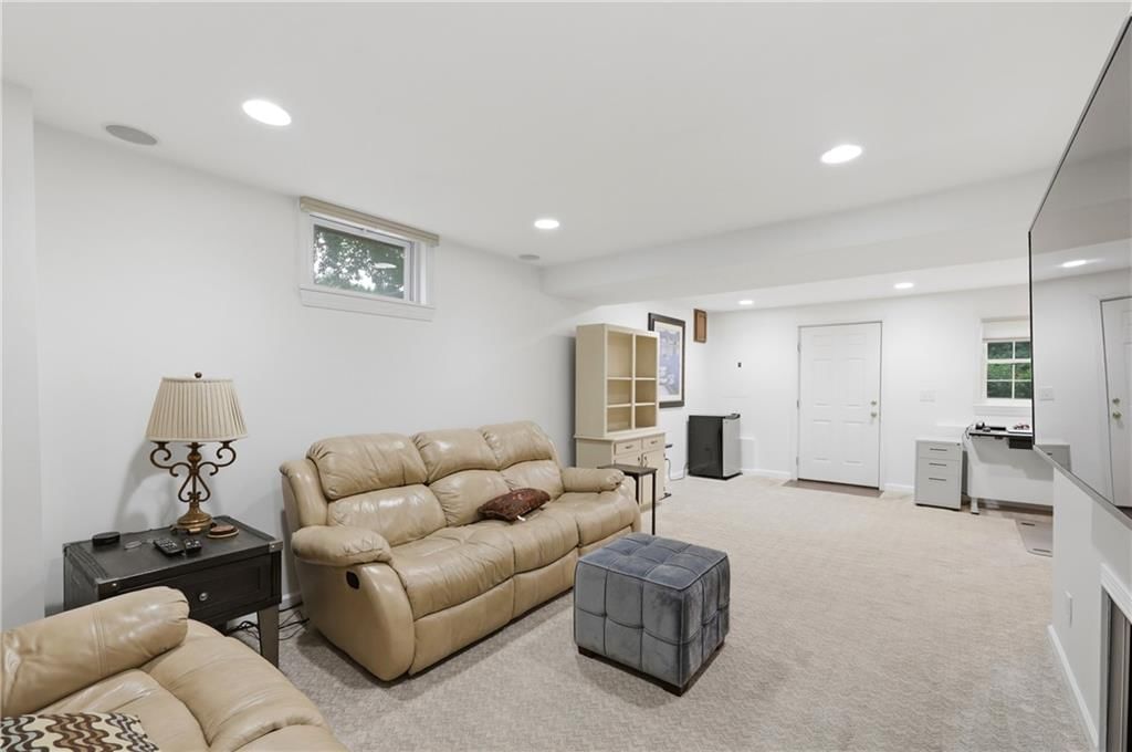 1685 N Sunset Street — photo 33