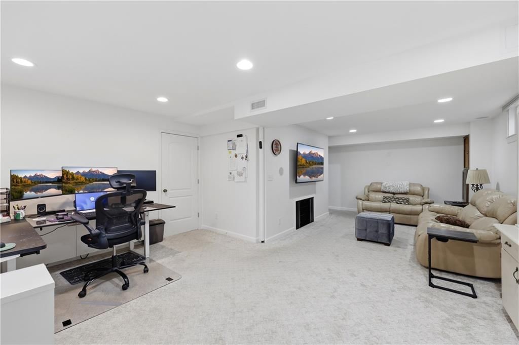 1685 N Sunset Street — photo 34