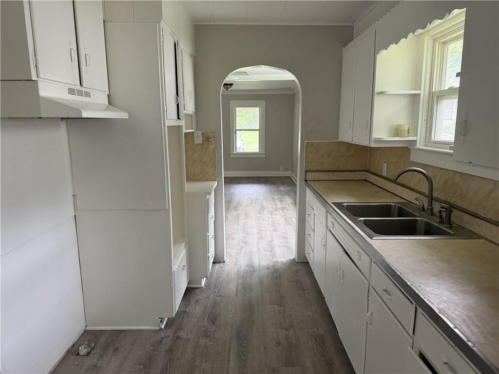 2723 Lathrop Avenue — photo 5