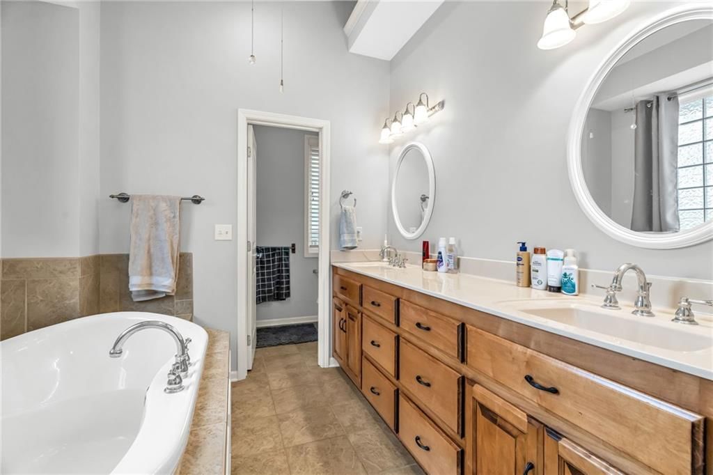 2028 Greenfield N/A — photo 16