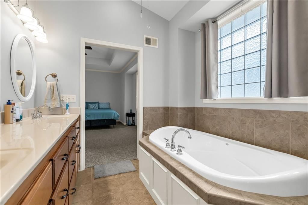 2028 Greenfield N/A — photo 17