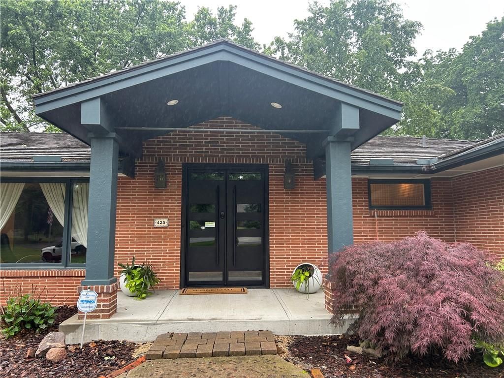425 S Woodland Drive — photo 2