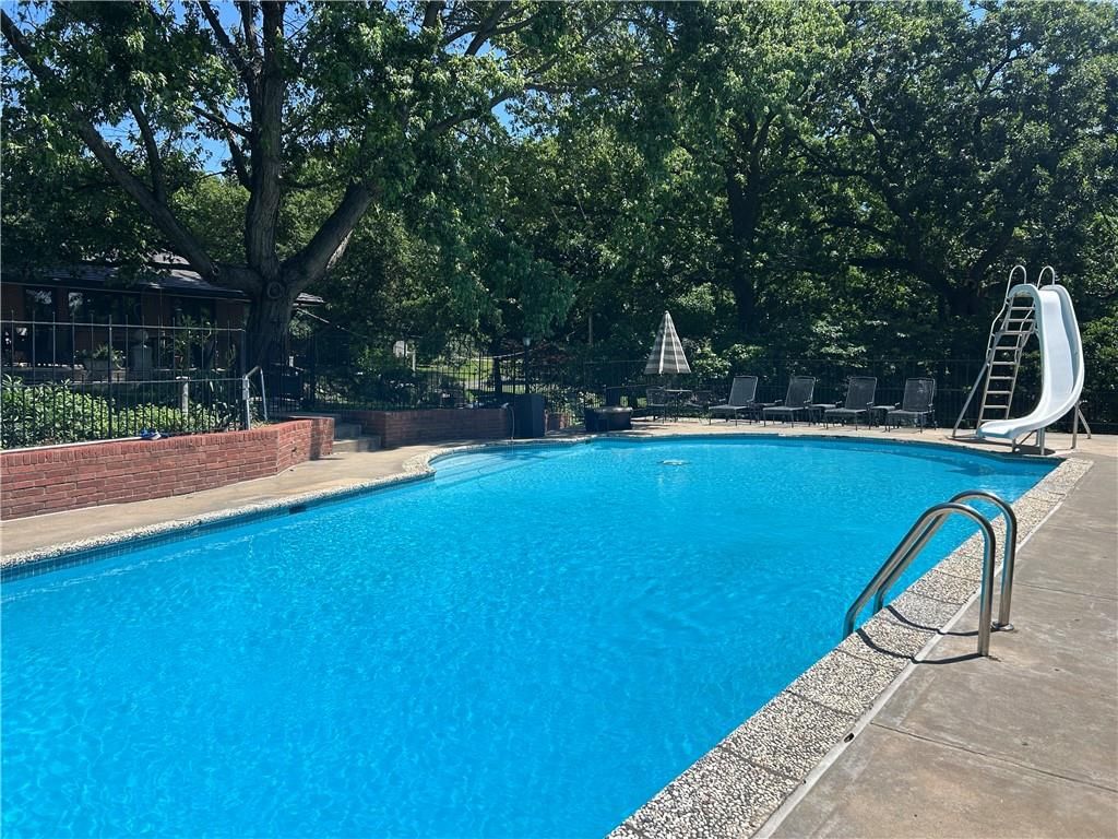 425 S Woodland Drive — photo 5