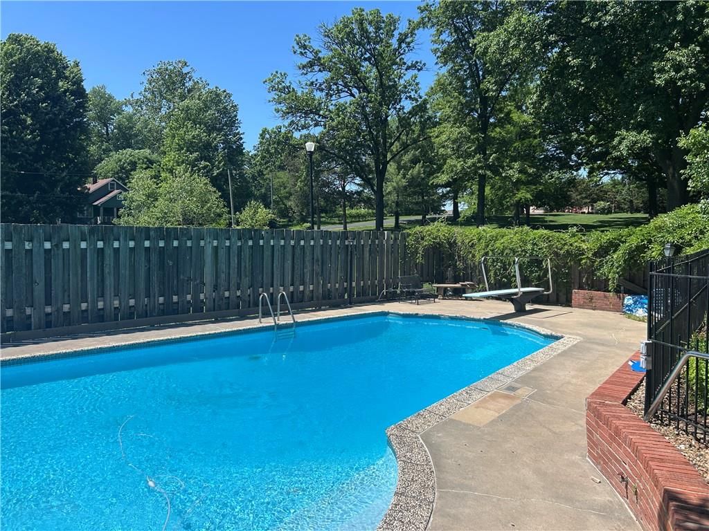 425 S Woodland Drive — photo 7