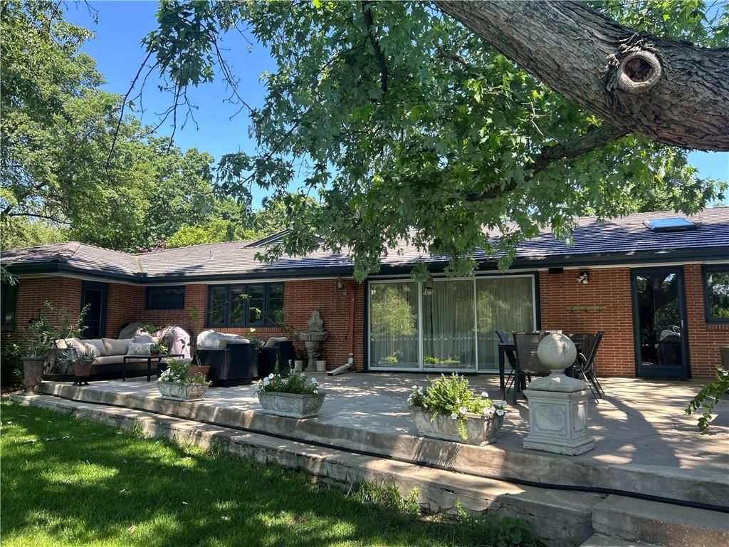 425 S Woodland Drive — photo 16