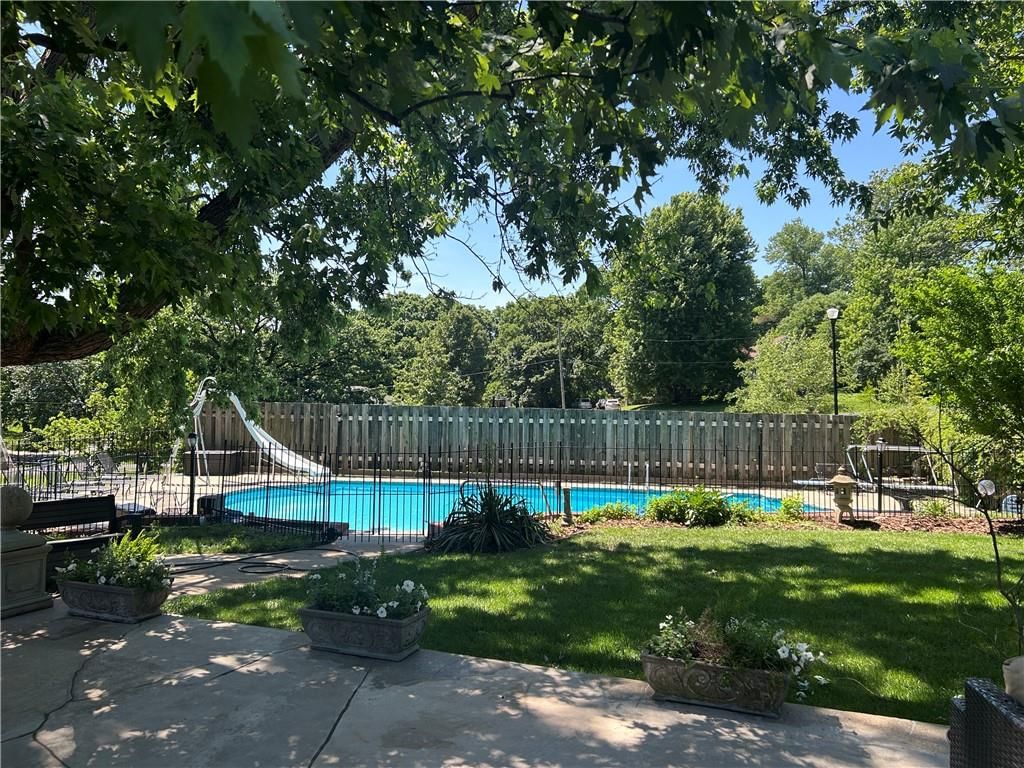 425 S Woodland Drive — photo 18