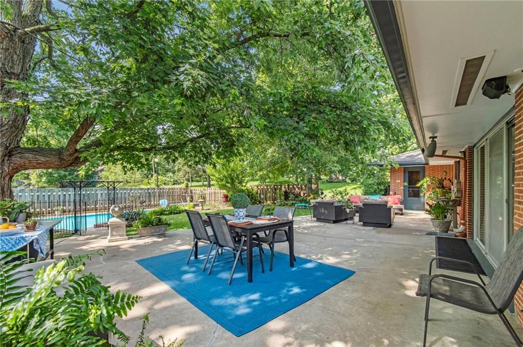 425 S Woodland Drive — photo 33