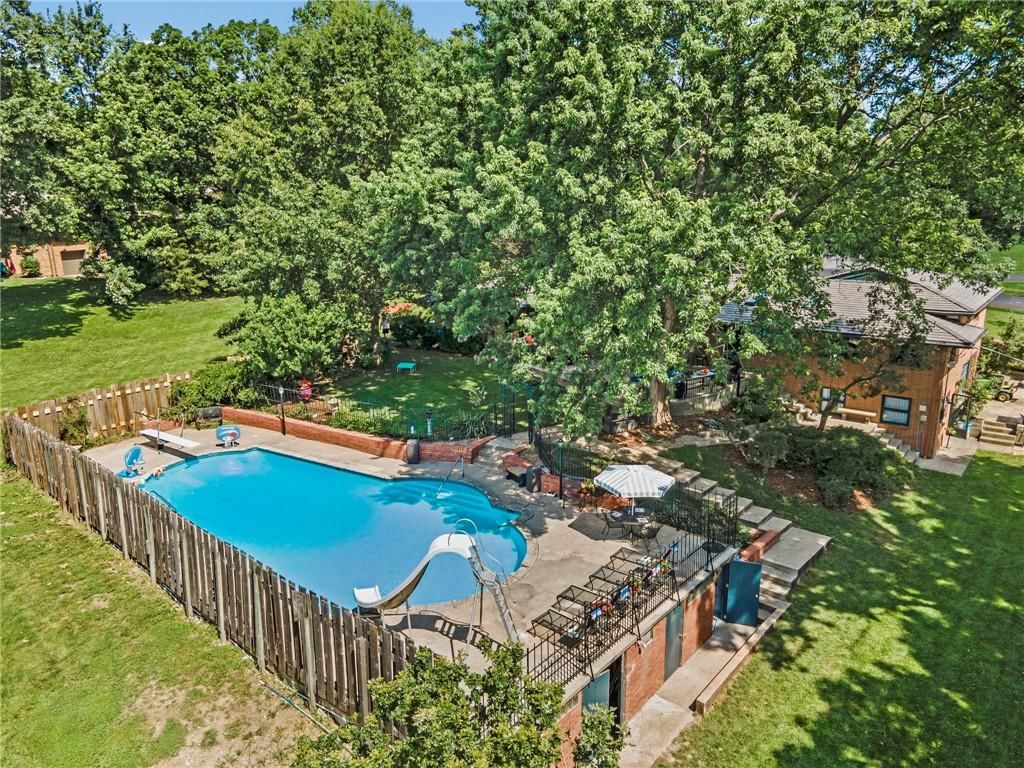 425 S Woodland Drive — photo 43