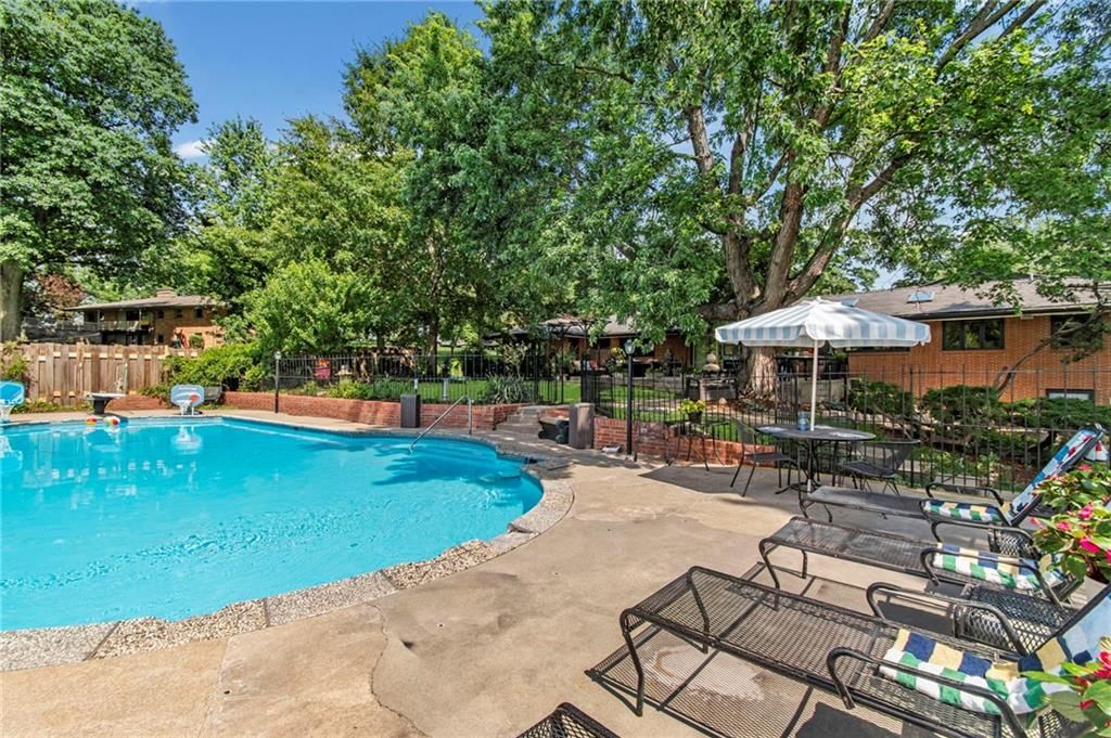 425 S Woodland Drive — photo 46