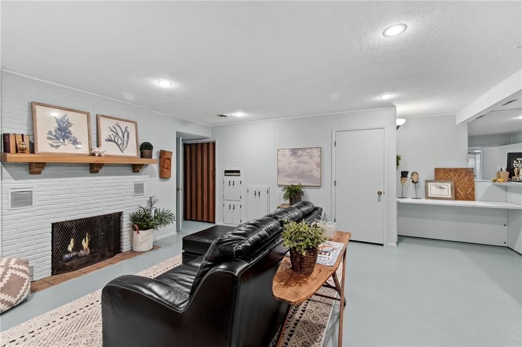 425 S Woodland Drive — photo 50