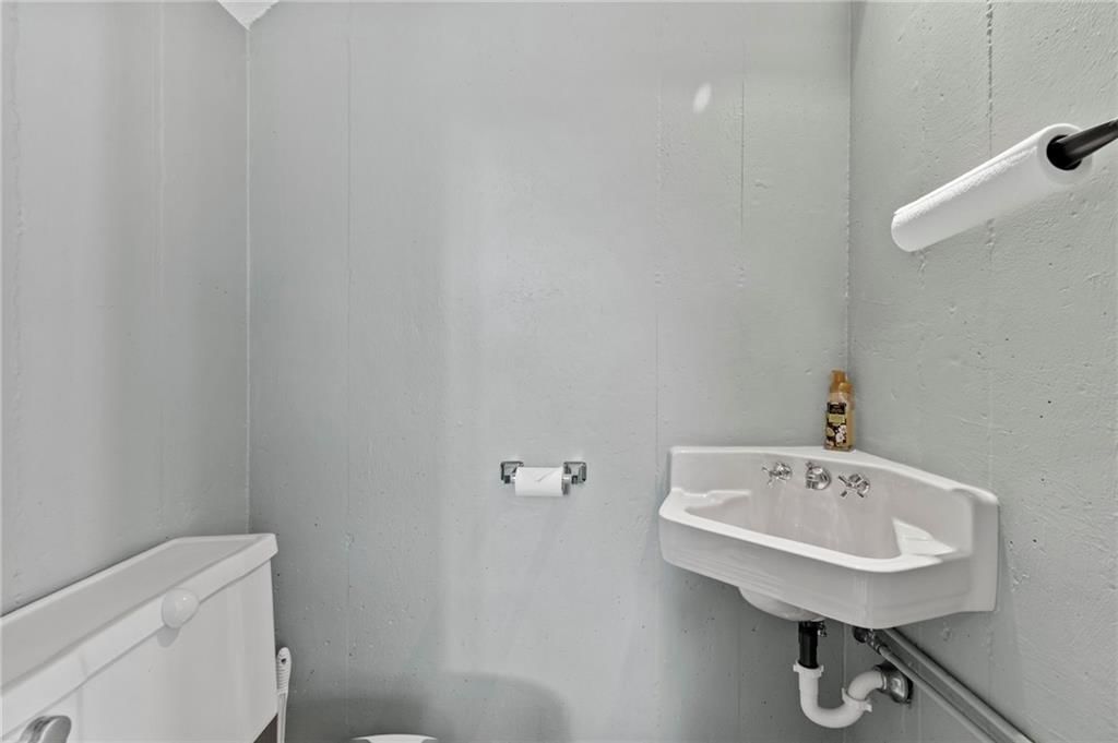 425 S Woodland Drive — photo 56