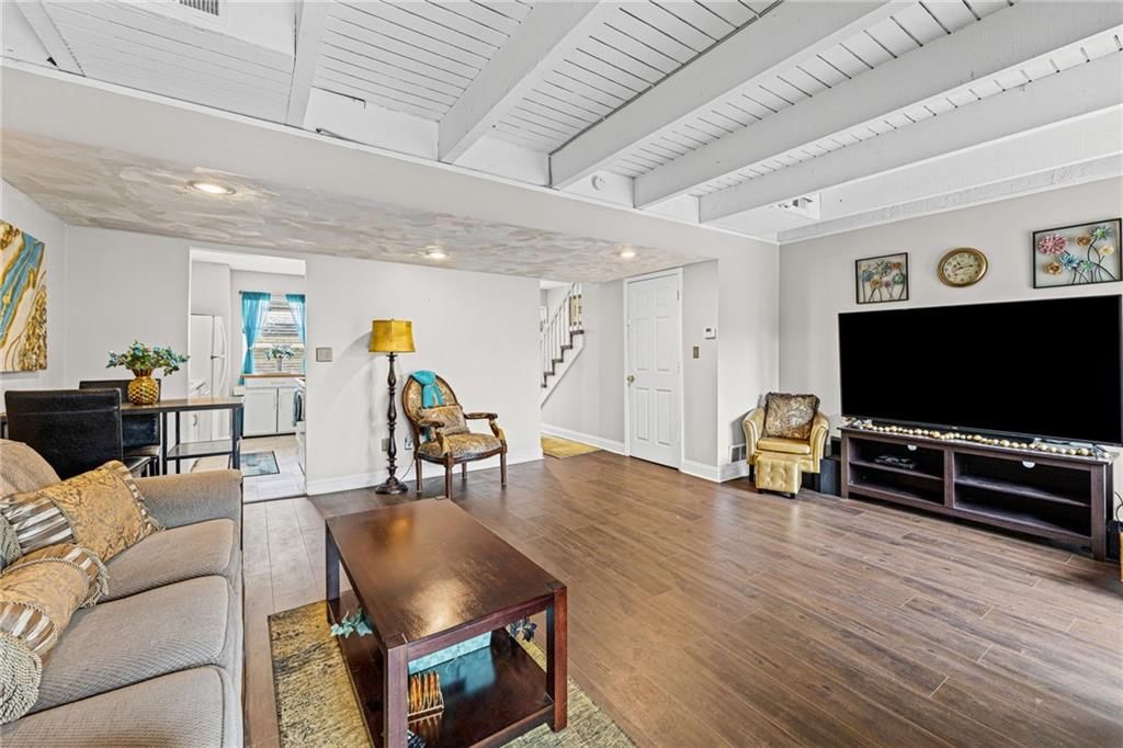 232 NE Bayview Drive — photo 3