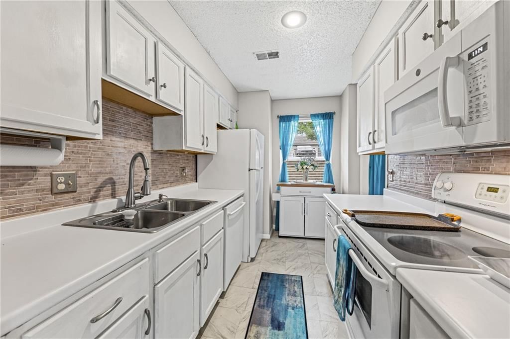 232 NE Bayview Drive — photo 11
