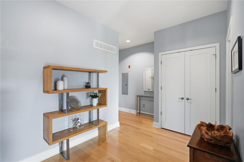 4521 Wornall Road — photo 7
