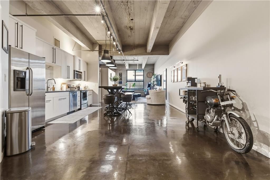 360 W Pershing Road — photo 3