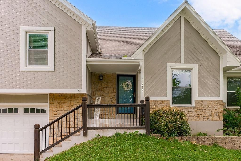 15363 Newton Drive — photo 2
