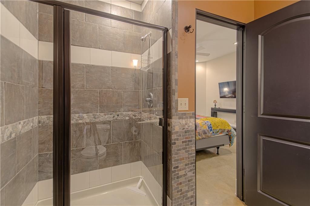 8700 Meadow Lane — photo 32