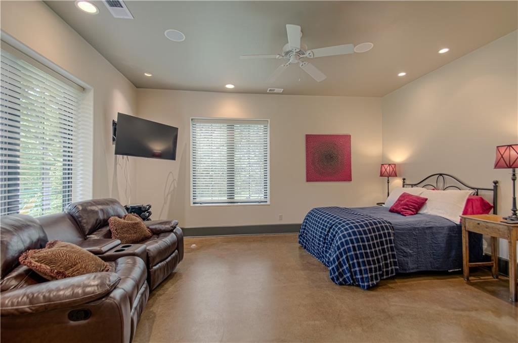 8700 Meadow Lane — photo 36