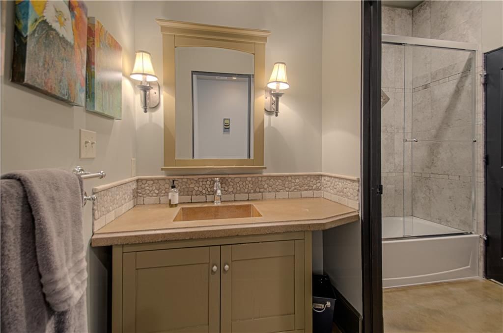 8700 Meadow Lane — photo 39