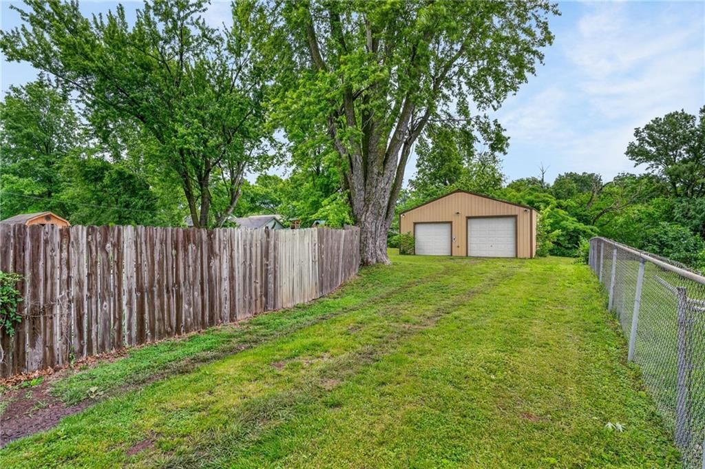 203 S Titus Avenue — photo 30