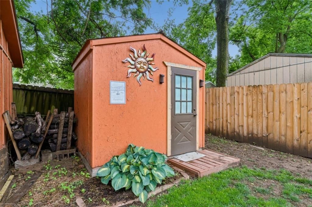 1102 S Leslie Avenue — photo 37