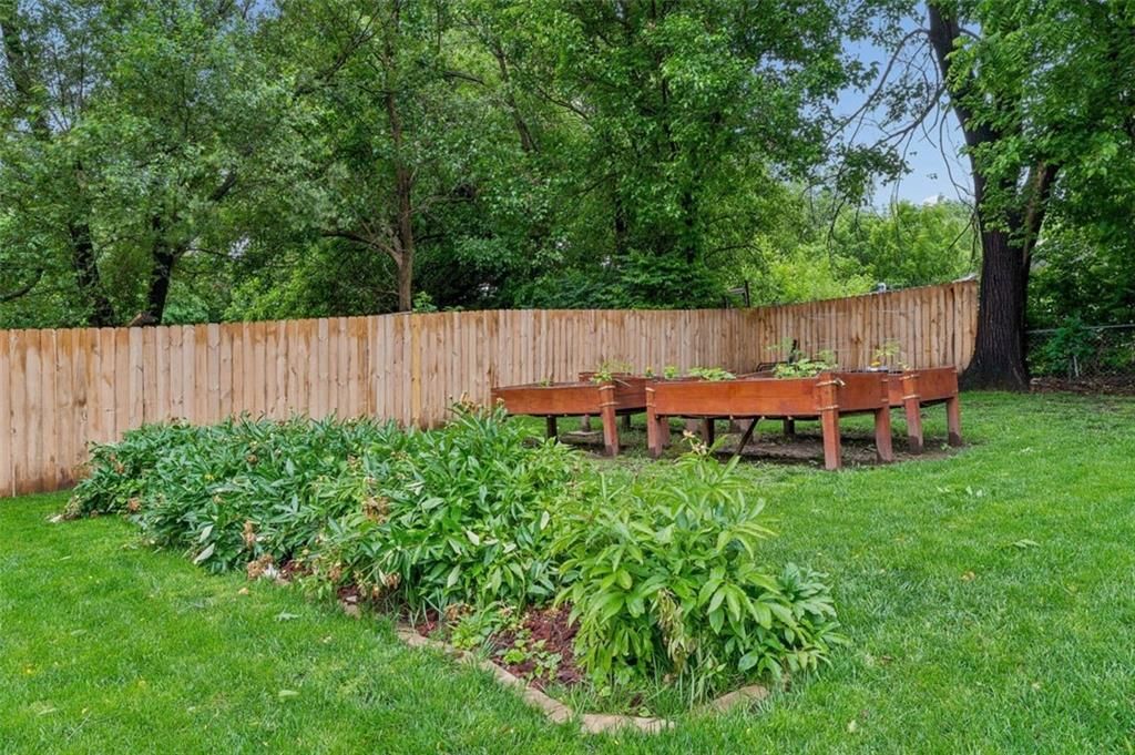 1102 S Leslie Avenue — photo 38
