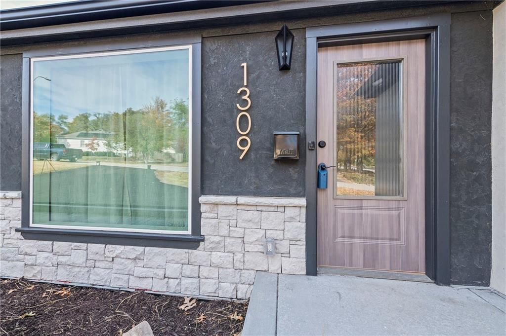 1309 W 100TH Terrace — photo 4
