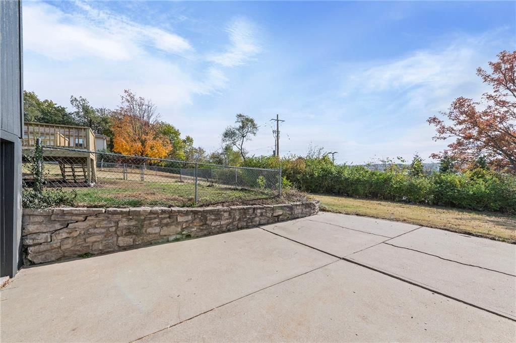 1309 W 100TH Terrace — photo 32
