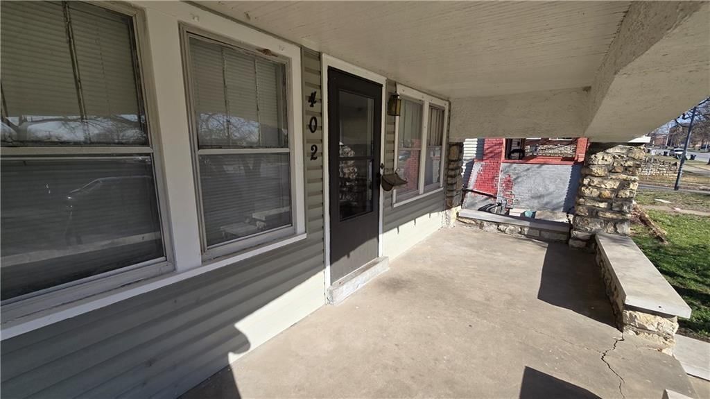 402 Van Brunt Boulevard — photo 2