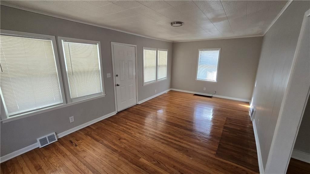 402 Van Brunt Boulevard — photo 3