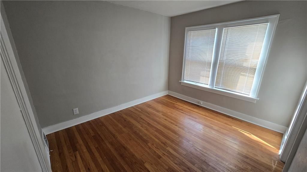 402 Van Brunt Boulevard — photo 9