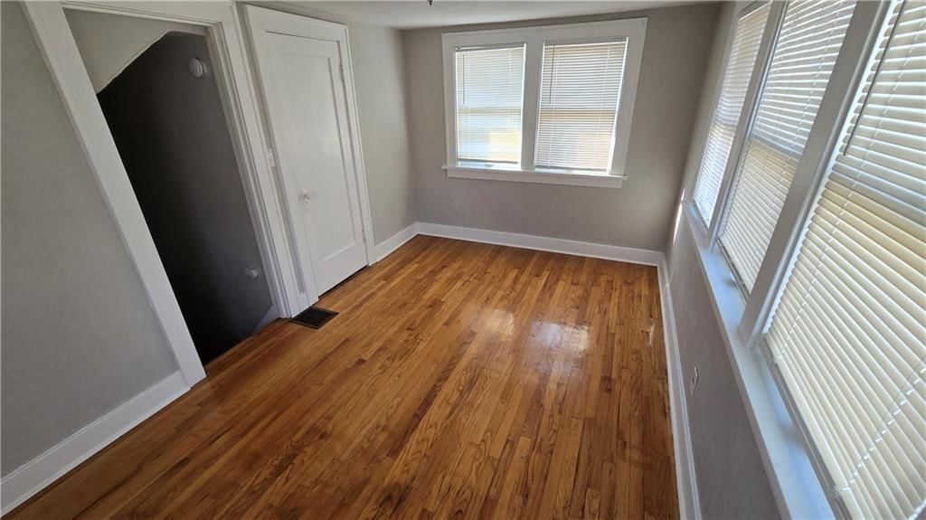 402 Van Brunt Boulevard — photo 11