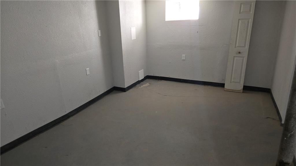 402 Van Brunt Boulevard — photo 12