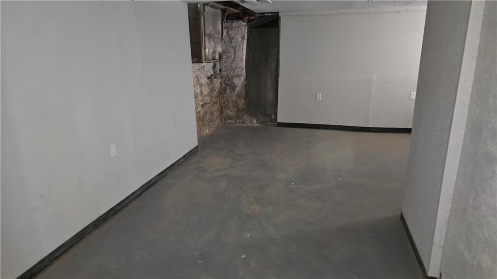 402 Van Brunt Boulevard — photo 13
