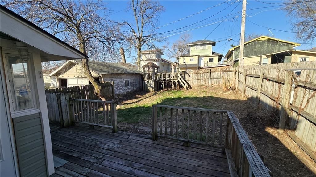402 Van Brunt Boulevard — photo 16