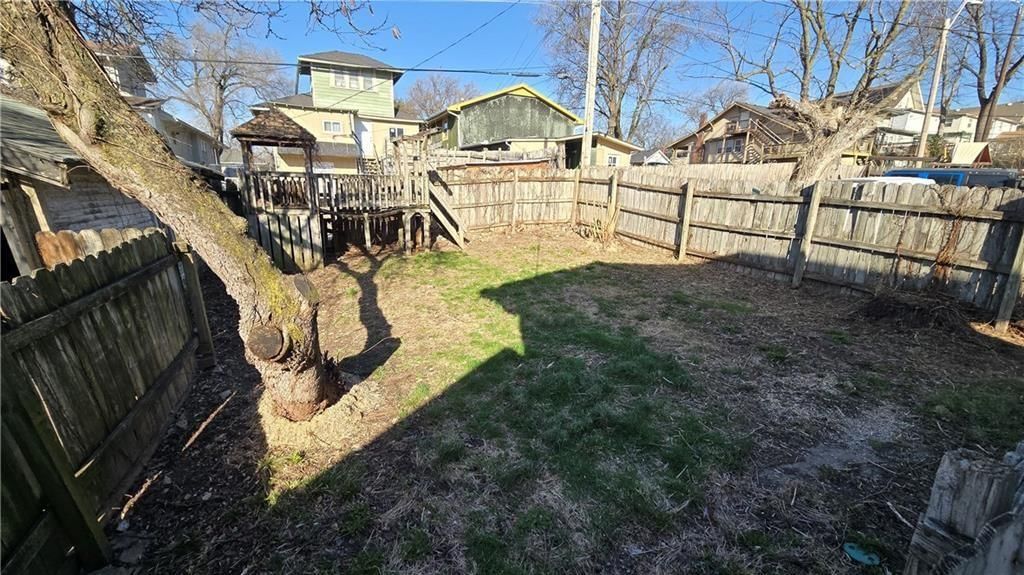 402 Van Brunt Boulevard — photo 17