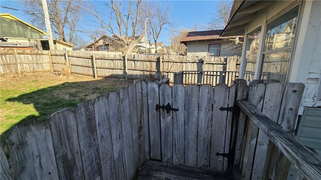 402 Van Brunt Boulevard — photo 18