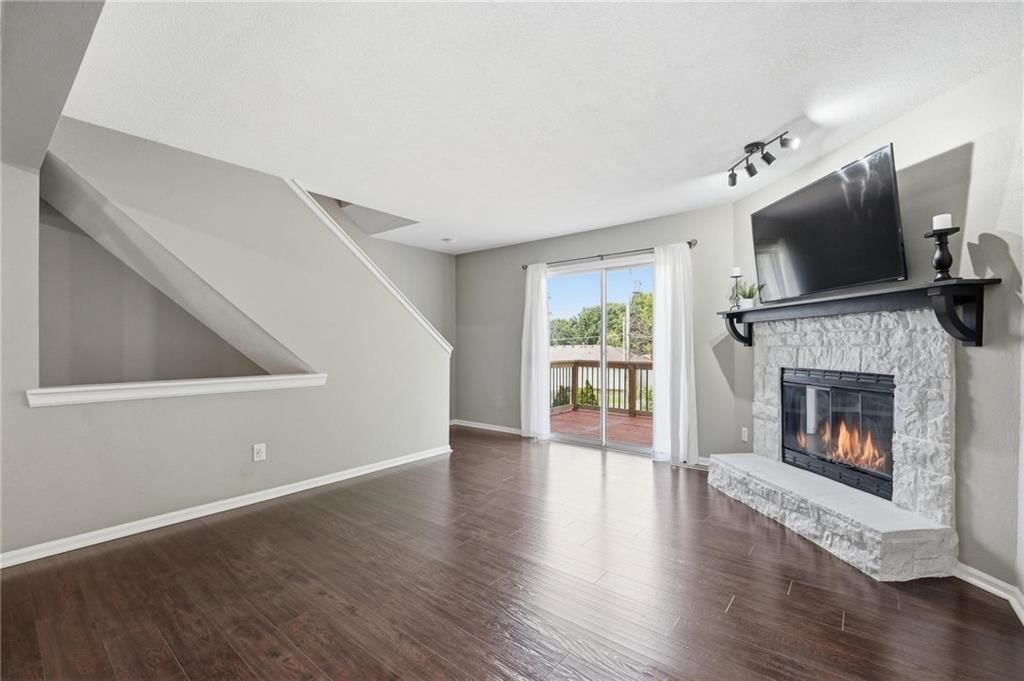 2604 S Peck Court — photo 4