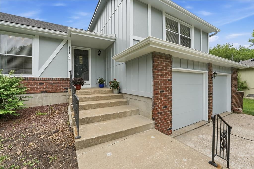 15132 S Locust Street — photo 2