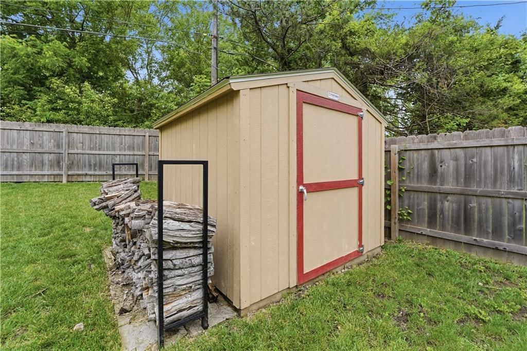 15132 S Locust Street — photo 37