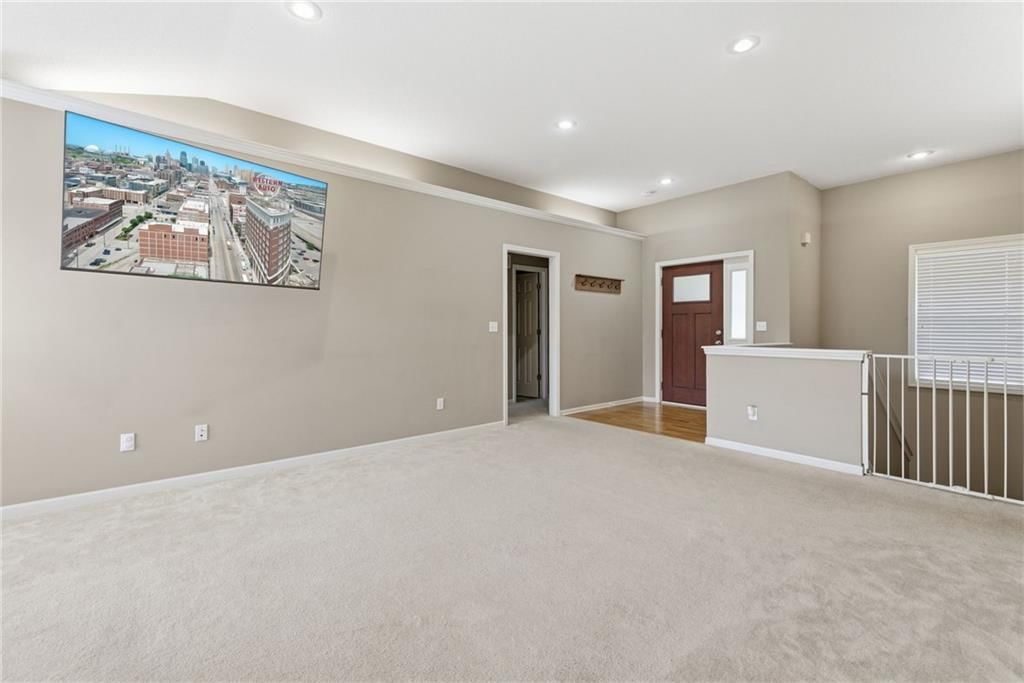 113 N Cedar Hills Street — photo 5