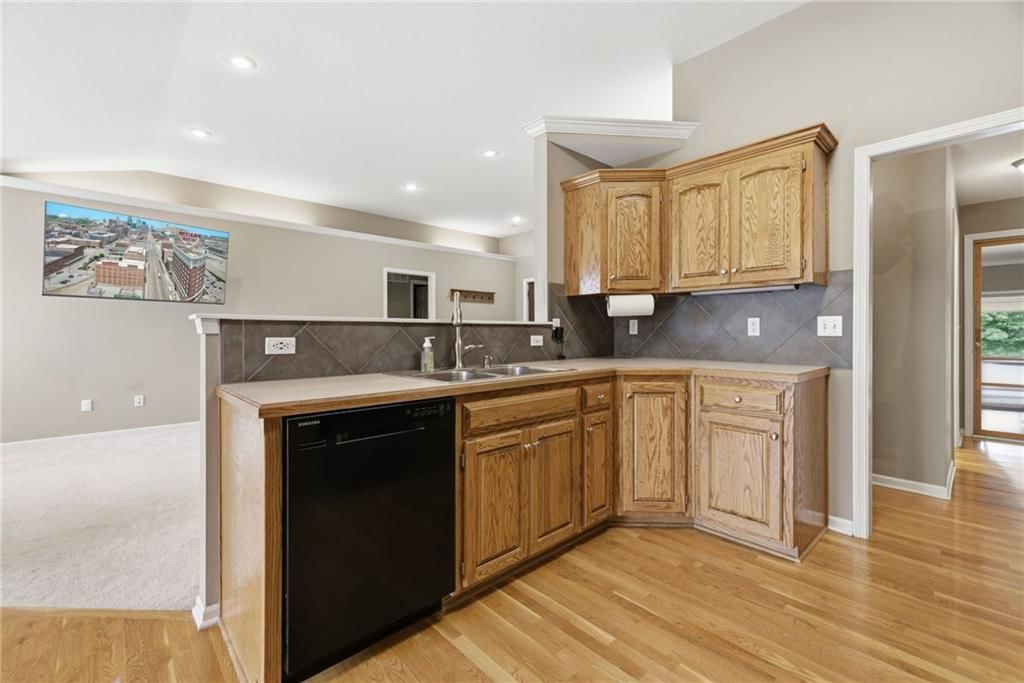 113 N Cedar Hills Street — photo 11