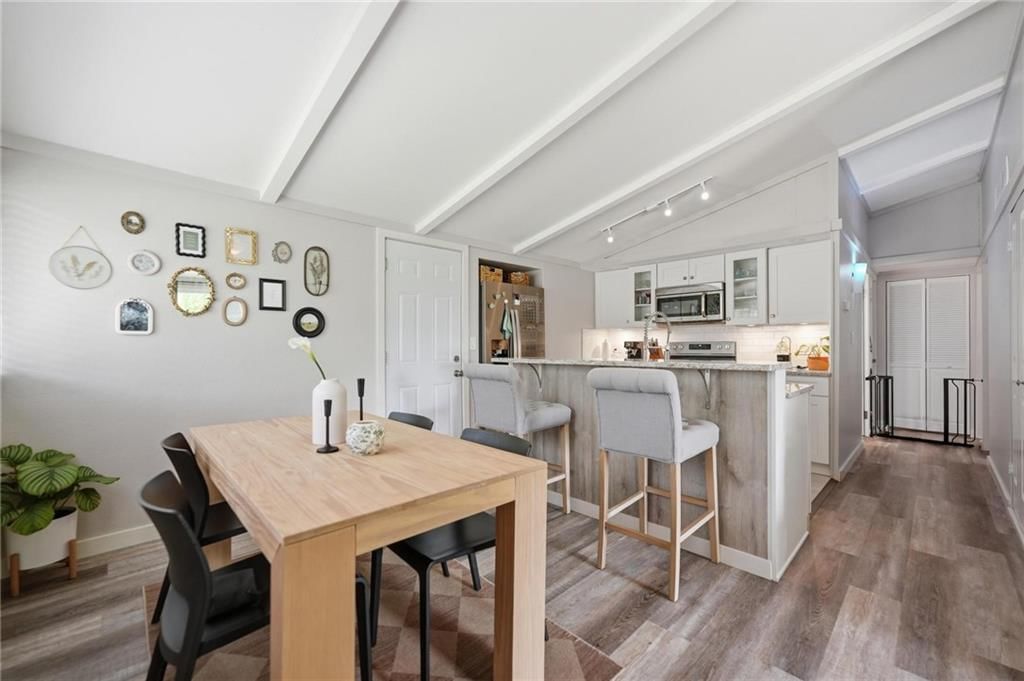 5706 N WOODLAND Avenue — photo 4