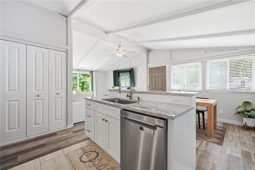 5706 N WOODLAND Avenue — photo 11