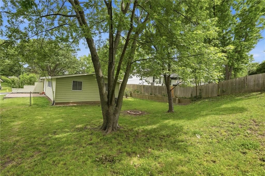 5706 N WOODLAND Avenue — photo 22