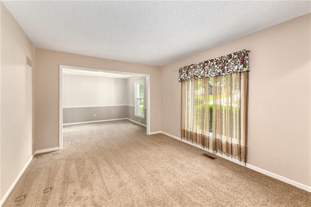 10119 EARNSHAW Street — photo 5
