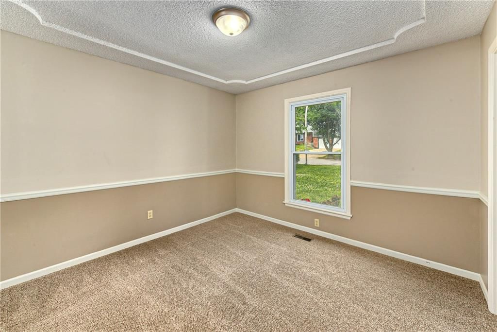 10119 EARNSHAW Street — photo 8