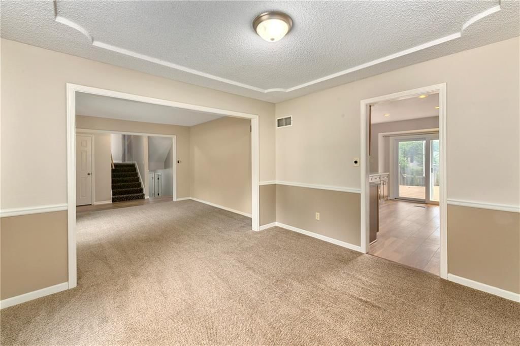 10119 EARNSHAW Street — photo 9
